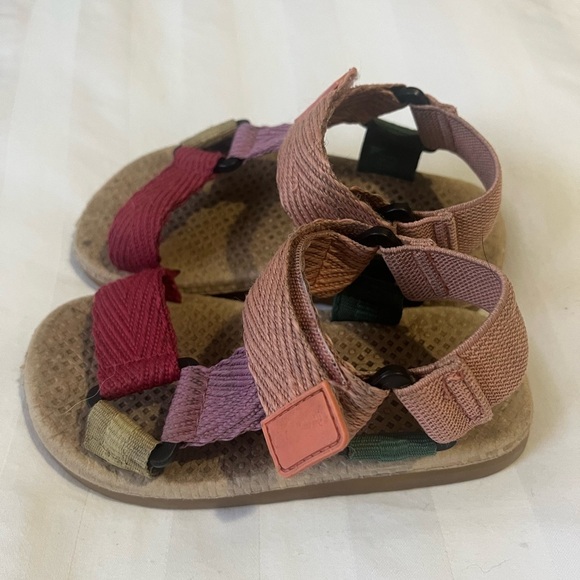 🌼 5/$25 Zara girls strappy sandals size 8 summer colourful outdoor play - Picture 3 of 5